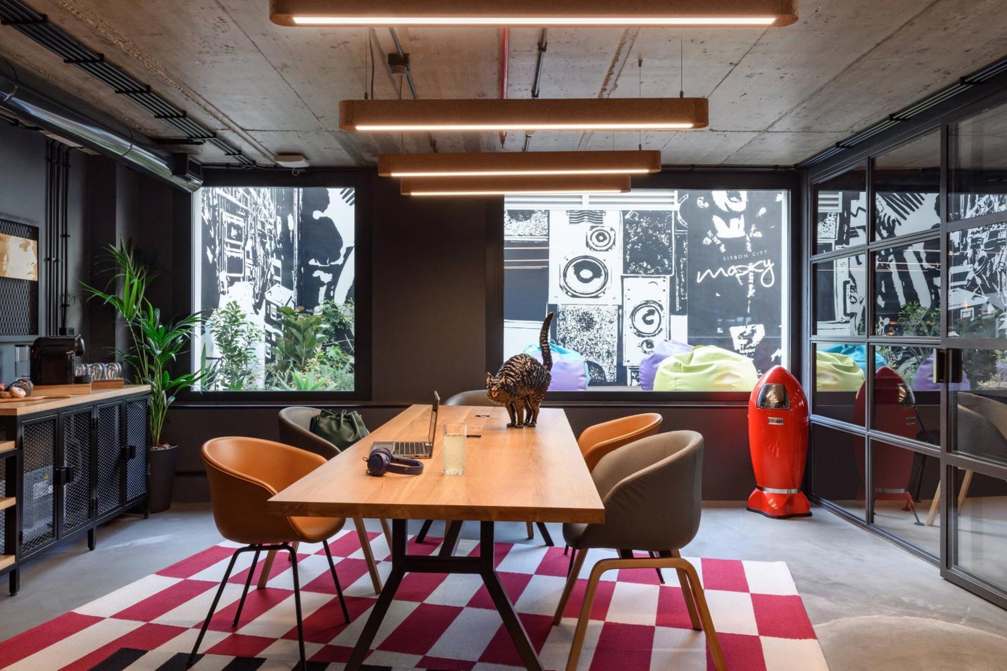Moxy Lisbon City Exterior photo