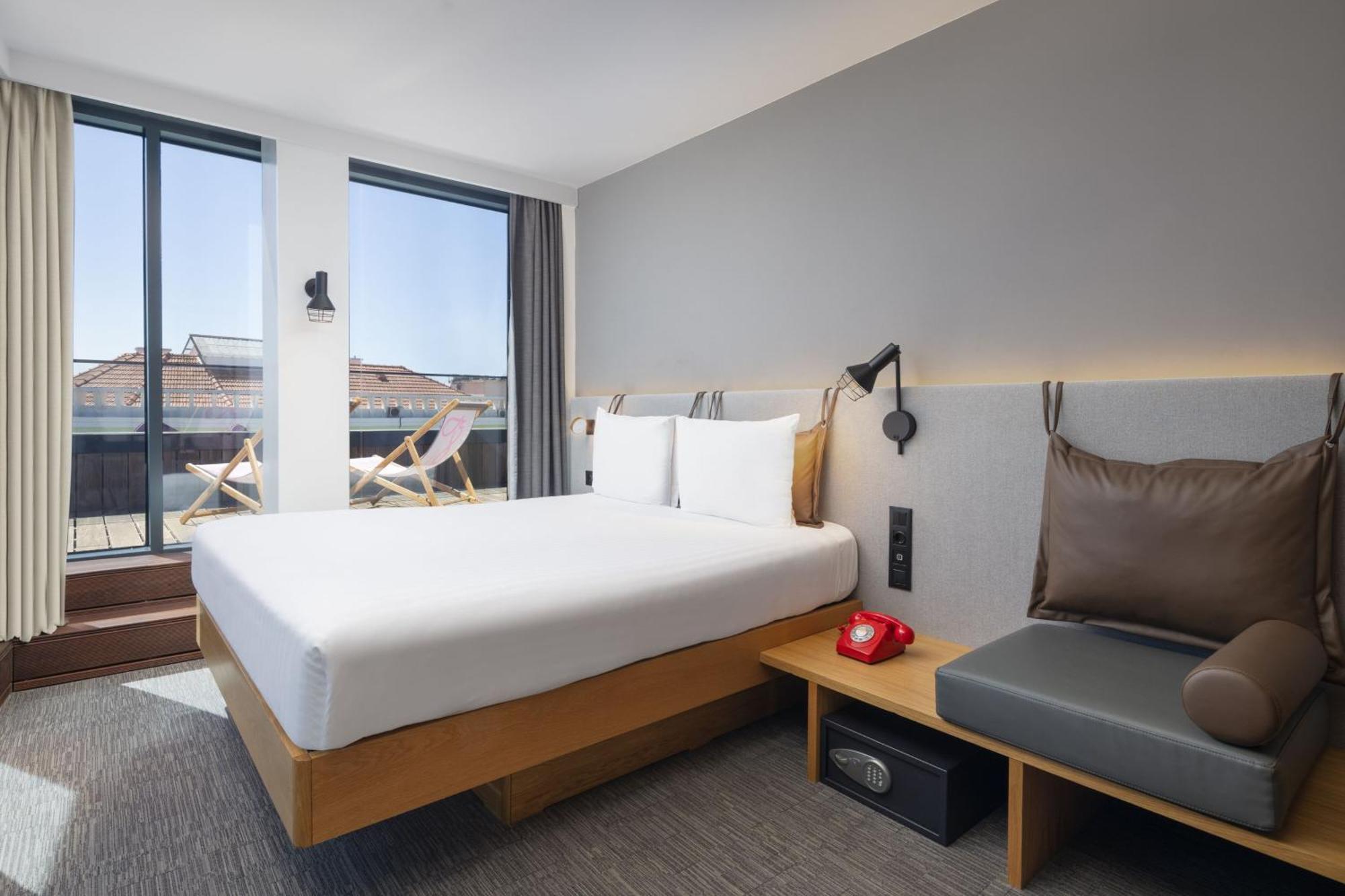 Moxy Lisbon City Exterior photo